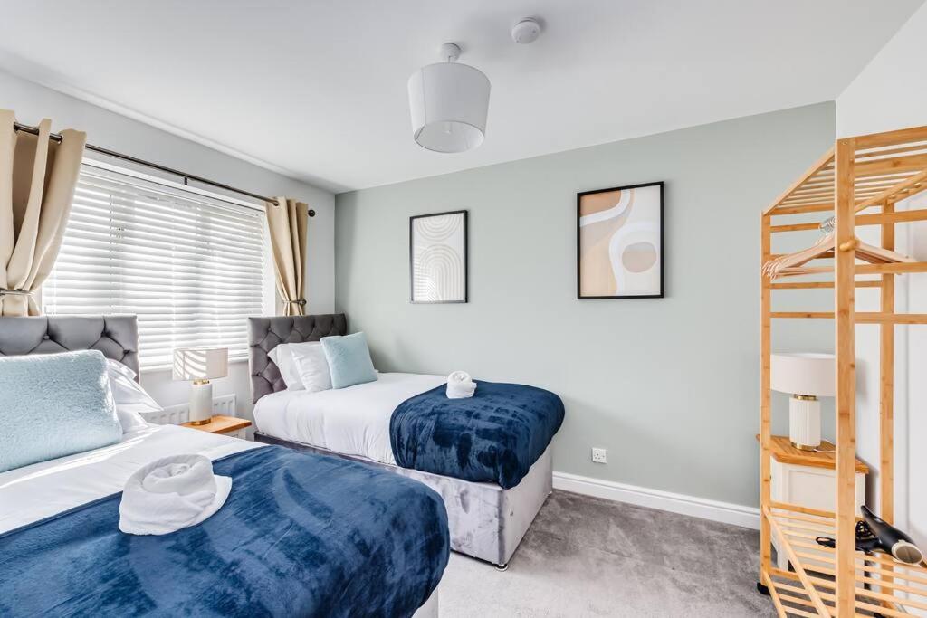 Stylish Detached House - Close To City Centre - Sleeps Up To 7 - Driveway Parking, Self Check-In, Study Room, Fast Wifi And Sky Tv By Yoko Property Milton Keynes Eksteriør bilde