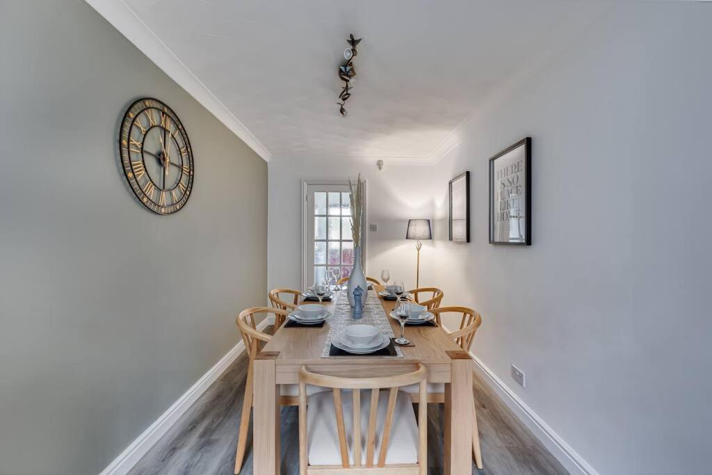 Stylish Detached House - Close To City Centre - Sleeps Up To 7 - Driveway Parking, Self Check-In, Study Room, Fast Wifi And Sky Tv By Yoko Property Milton Keynes Eksteriør bilde