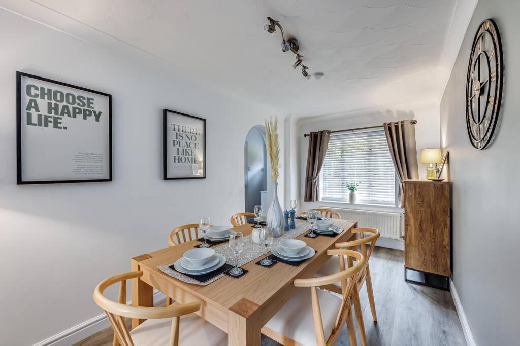 Stylish Detached House - Close To City Centre - Sleeps Up To 7 - Driveway Parking, Self Check-In, Study Room, Fast Wifi And Sky Tv By Yoko Property Milton Keynes Eksteriør bilde